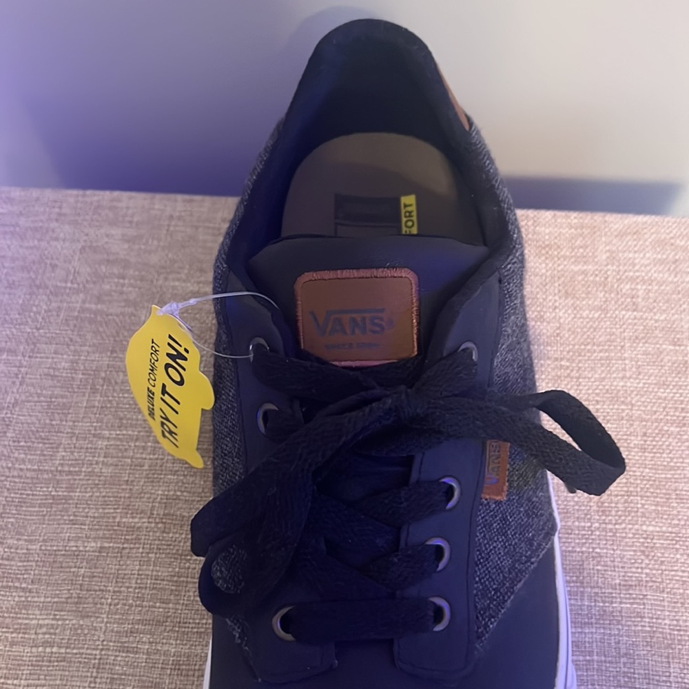 Vans - Picture 2 of 2